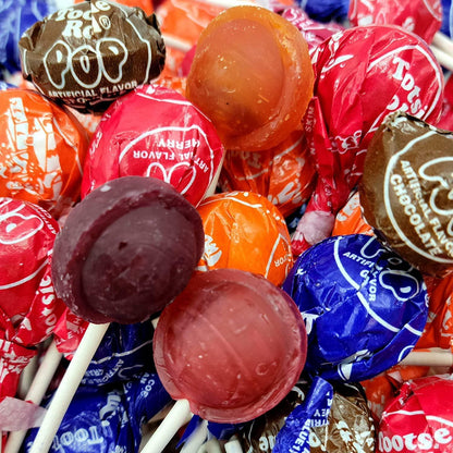 Tootsie Pops - Assorted Flavors - 45 ct bag 28.2 oz - Great Halloween Candy - Cherry, Orange, Strawberry, Grape, and Chocolate Flavors